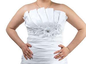 أبرزي خصرك فارتداء فستان بخصر ضيق سيجعلك تبدين أطول وأكثر تناسقاً