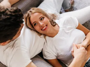  مشاركة الزوجة الهوايات والأنشطة التي تُحبها، والرغبة في تعلم بعضها