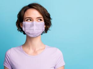 مرض كوفيد-19 هو مرض معد يسببه آخر فيروس تم اكتشافه من سلالة فيروسات كورونا