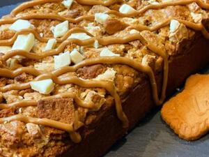 كيكة اللوتس والشوكولاتة البيضاء