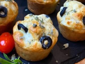 مافن جبنة الحلوم والزيتون