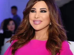 نجوى كرم تتألق باللون الوردي استهلمي إطلالتك في أكتوبر