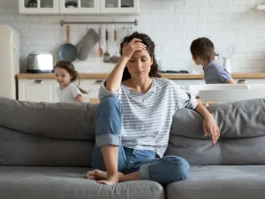 احرصي على إعطاء الأطفال ألعاب ذهنية تتناسب مع عمرهم