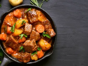 يخنة اللحم بالبطاطا الحلوة