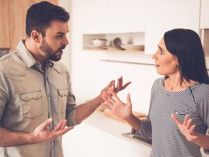 عندما يتعلق الأمر بالشريك، عادة ما يسيطر على برج العذراء الغيرة الشديد وحب التملك