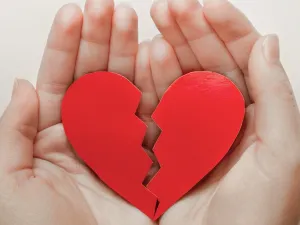 من الأسباب التي تمنع البعض من الوقوع في الحب الخوف من إظهار الضعف