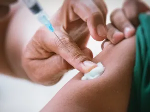 يسبب التيفود أيضًا تضخم في الكبد والطحال، مما يؤثر على الشهية والهضم