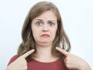 يمكن فرك وتدليك الذقن والرقبة بزبد الكاكاو