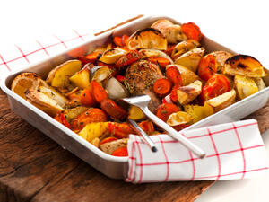 صينية دجاج بالخضار بالفرن 