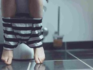 من أسباب الإمساك عند الأطفال امتناع الطفل عن الذهاب إلى الحمام