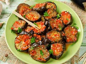 متبل الباذنجان بالبندورة