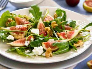 سلطة التين بالجرجير