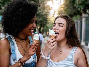 يعيش الحوت في عالمه الخيالي فلا يقلق من عدم مبادلة الشريك لمشاعره