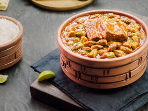 البامية باللحمة مع الأرز الأبيض