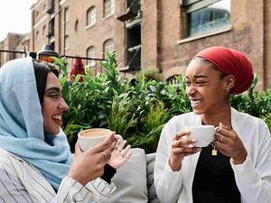 تتميز صاحبة برج السرطان بعاطفيتها وقلبها الطيب وشخصيتها المحببة