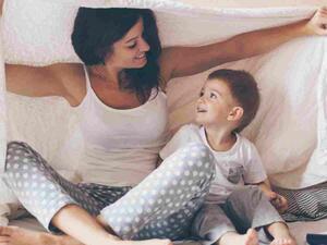 تميل أمهات برج الجوزاء للعب مع أطفالهم ومشاركتهم الأحاديث حو يومهم