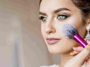 يجب تجربة المكياج قبل يوم الزفاف بشهرين تقريباً والتقاط الكثير من الصور