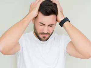 يصيب الصداع النصفي مؤخرة الرأس بظهور بعض الأعراض كالعمى المؤقت الرؤية المزدوجة