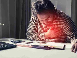 الحاصلين على رواتب أعلى هم أقل عرضة بنسبة 15% للإصابة بأمراض قصور القلب
