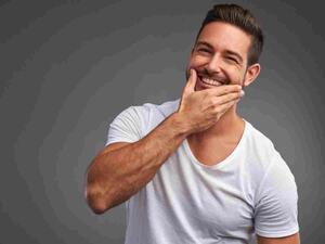 يجب شرب ليترين من الماء للقضاء على جفاف البشرة