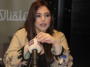 الفنانة والباحثة الموسيقية اللبنانية عبير نعمة خلال مؤتمرها الصحفي في العاصمة عمان