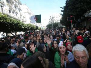 الآلاف يتظاهرون وسط العاصمة الجزائرية