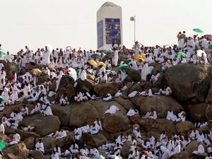التوجه إلى صعيد عرفات، لتأدية الركن الأعظم من شعيرة الحج