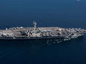 حاملة الطائرات الأمريكية "أفراهام لينكولن"