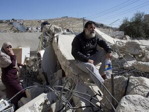 الاحتلال يهدم عدة مبان في وقت واحد، في وادي الحمص، بحي صور باهر، جنوبي مدينة القدس المحتلة
