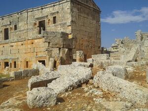 القوات التركية والميليشيا التابعة لها  تنقب عن الكنوز واللقى الأثرية في منطقة عفرين