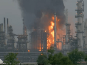  تسببت الهجمات التي استهدفت شركة "أرامكو" في خفض إنتاجها بـ5.7 مليون برميل في اليوم