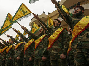 وزيرة الداخلية اللبنانية تنفي سيطرة حزب الله على مطار بيروت