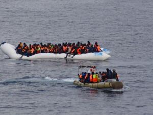 إنقاذ 71 مهاجرًا غير شرعي من جنسيات مختلفة