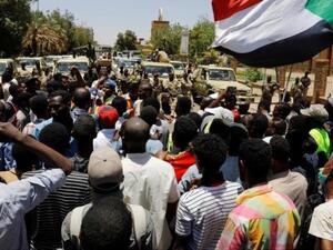 ميدان الاعتصام أمام مقر قيادة الجيش بالعاصمة الخرطوم، أصبح مهددا أمنيا