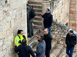 مستوطنين يحاولان الإعتداء على كنيسة الجثمانية في القدس المحتلة