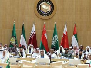 انطلقت القمة الخليجية الـ 40 في العاصمة السعودية الرياض، الثلاثاء، برئاسة الملك سلمان بن عبد العزيز