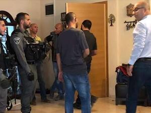 قوة كبيرة من مخابرات وشرطة الاحتلال داهمت منزل وزير شؤون القدس فادي الهدمي