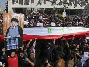 متظاهرون مؤيديون للزعيم الشيعي مقتدى الصدر/ أرشيفية