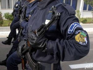 عناصر من الشرطة الجزائرية