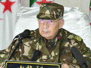  الفريق أحمد قايد صالح قائد الأركان الجزائري