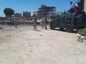 عناصر من الشرطة العسكرية الروسية في القامشلي