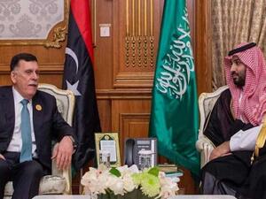 ولي العهد السعودي محمد بن سلمان خلال لقائه رئيس المجلس الرئاسي لحكومة الوفاق الوطني  فائز السراج