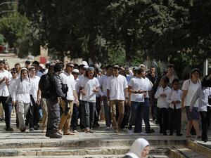  850 مستوطنا يقتحمون ساحات المسجد الأقصى