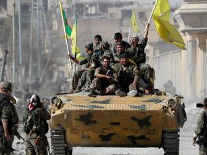 مقاتلون من "قوات سوريا الديمقراطية" ذات الغالبية الكردية