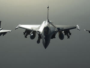 طائرة تابعة للتحالف قصفت مجموعة من المزراعين كان يعملون فجرا في حقل ببلدة “الرز”