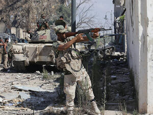 اشتباكات عنيفة بالأسلحة الثقيلة على تخوم طرابلس الجنوبية