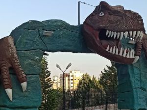 حديقة الديناصورات اضنة