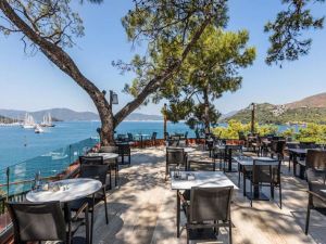 مطاعم مرمريس على البحر