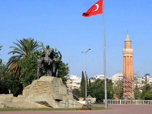 ميدان الجمهورية انطاليا