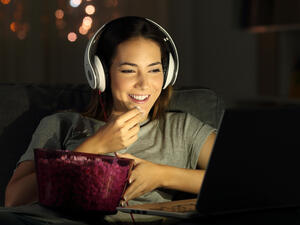 أمسية لمشاهدة الأفلام في بيوتكم